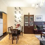 Classic In Old Town Апартаменти Таллінн