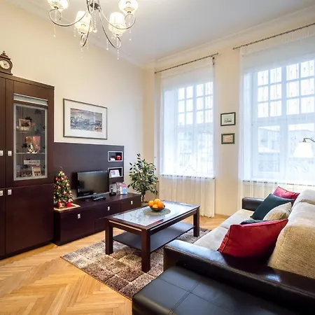Classic In Old Town Апартаменти
