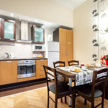 Classic In Old Town Апартаменти